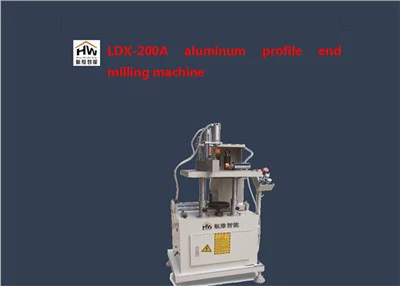 Care este timpul de schimbare a sculei la o mașină de frezat profil?